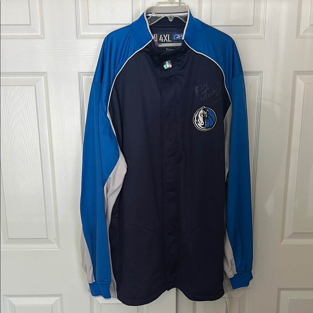 Dallas Mavs Vintage warm up jacket- #24 signed